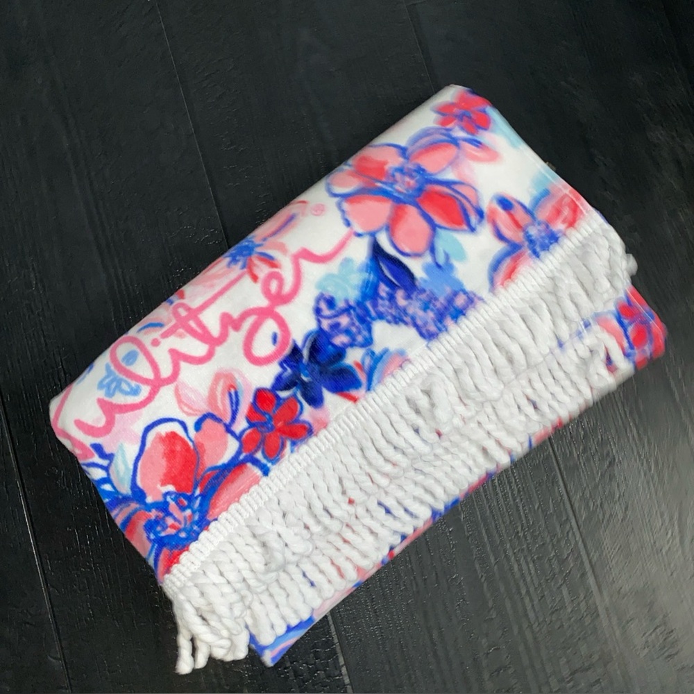 Lilly Pulitzer Beach Towel‎ in Resort White Multi Color Party Like A Lobstar